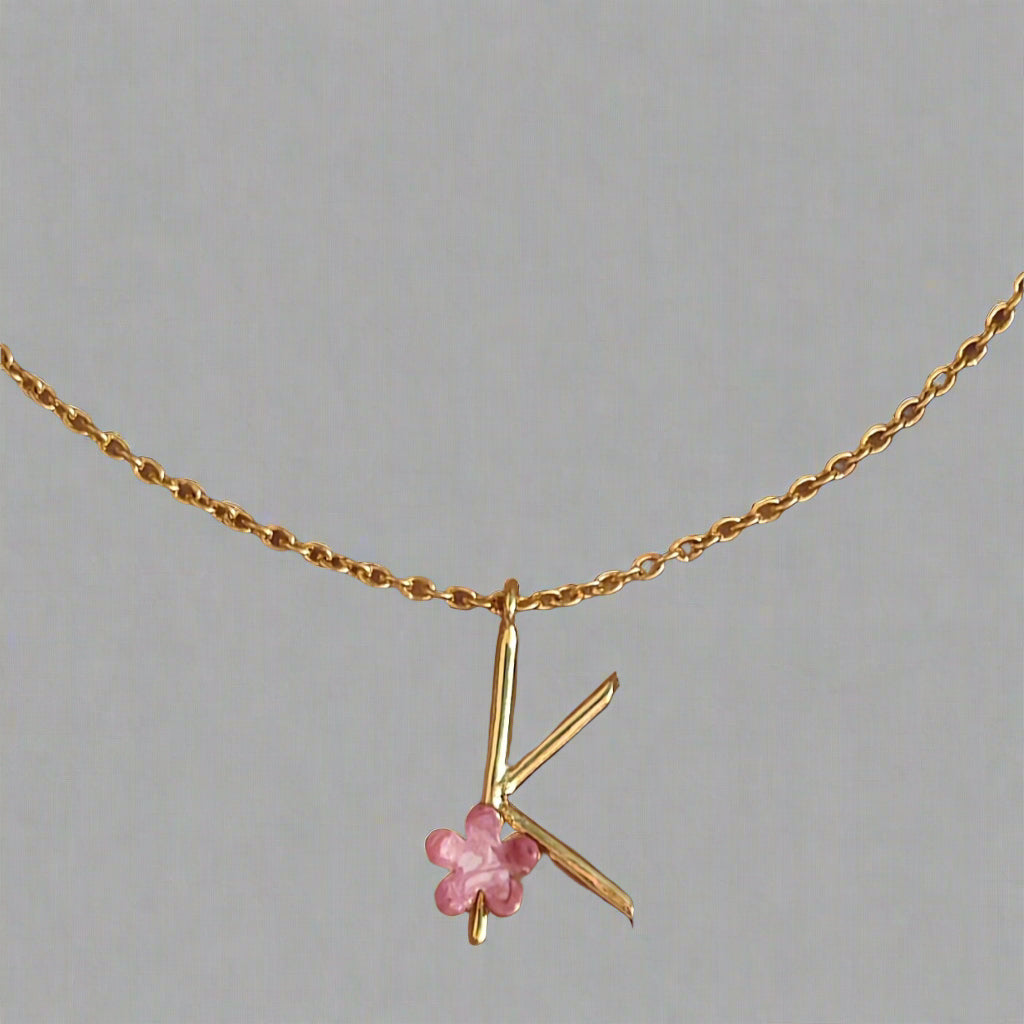 alphabet_pendant_with_pink_flower