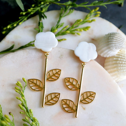 mother_of_pearl_bloom_earing