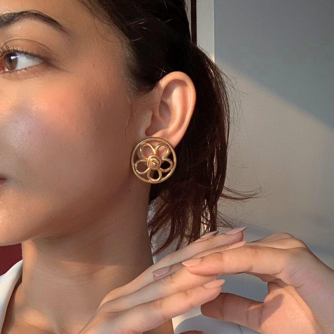 Round floral ear studs with retro spiral center, crafted in brass with gold finish
