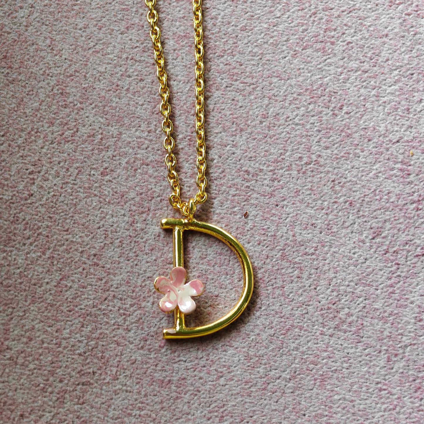 alphabet_pendant_with_pink_flower
