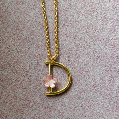 alphabet_pendant_with_pink_flower