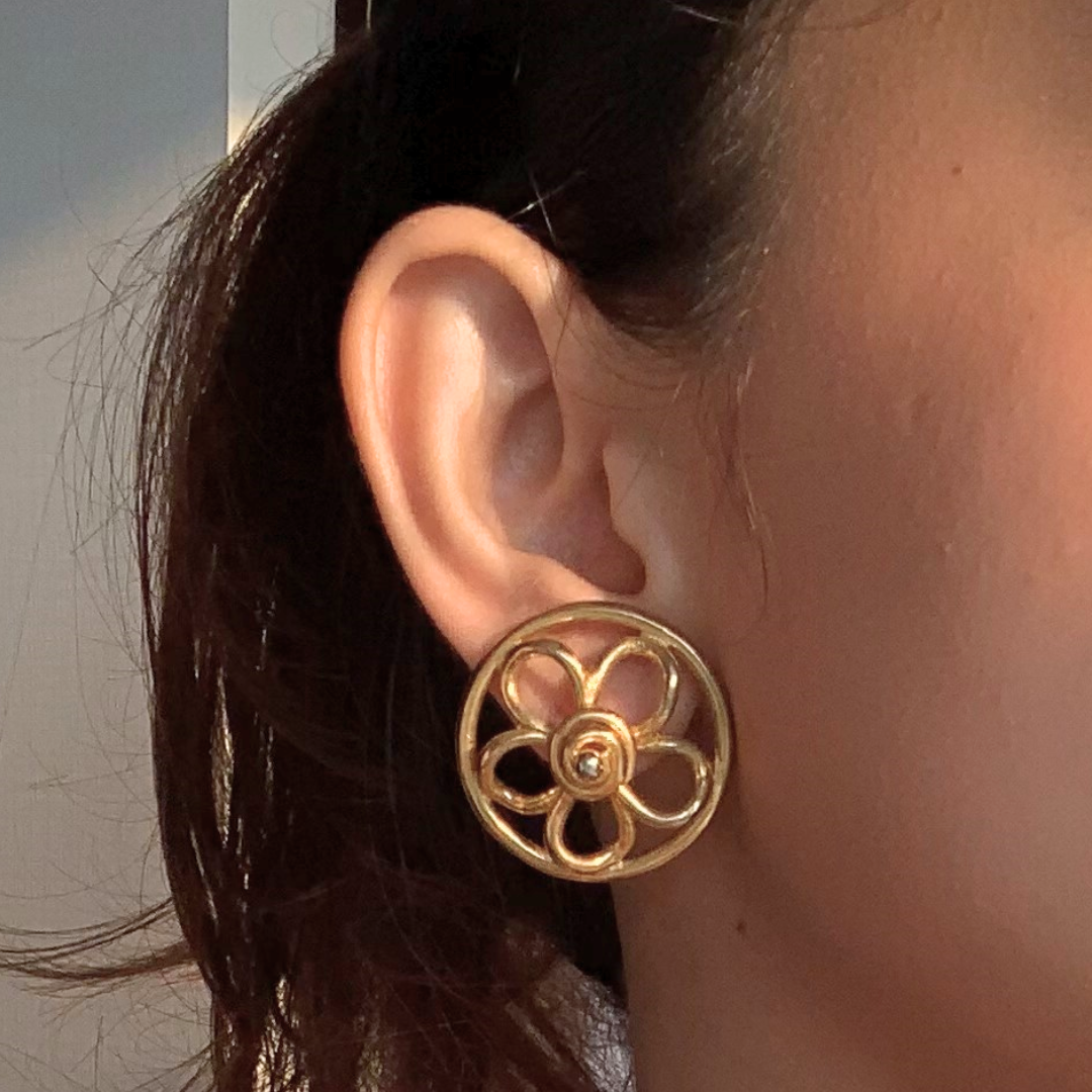 Round floral ear studs with retro spiral center, crafted in brass with gold finish