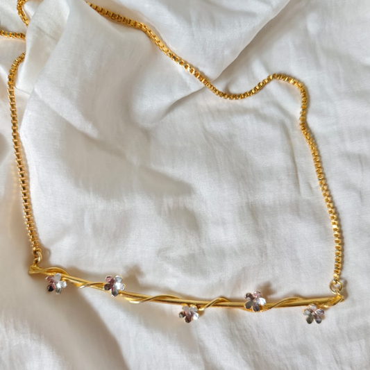 Baby’s Breath necklace with golden vine and dual-tone floral accents, crafted in brass with 18K rhodium gold and silver plating