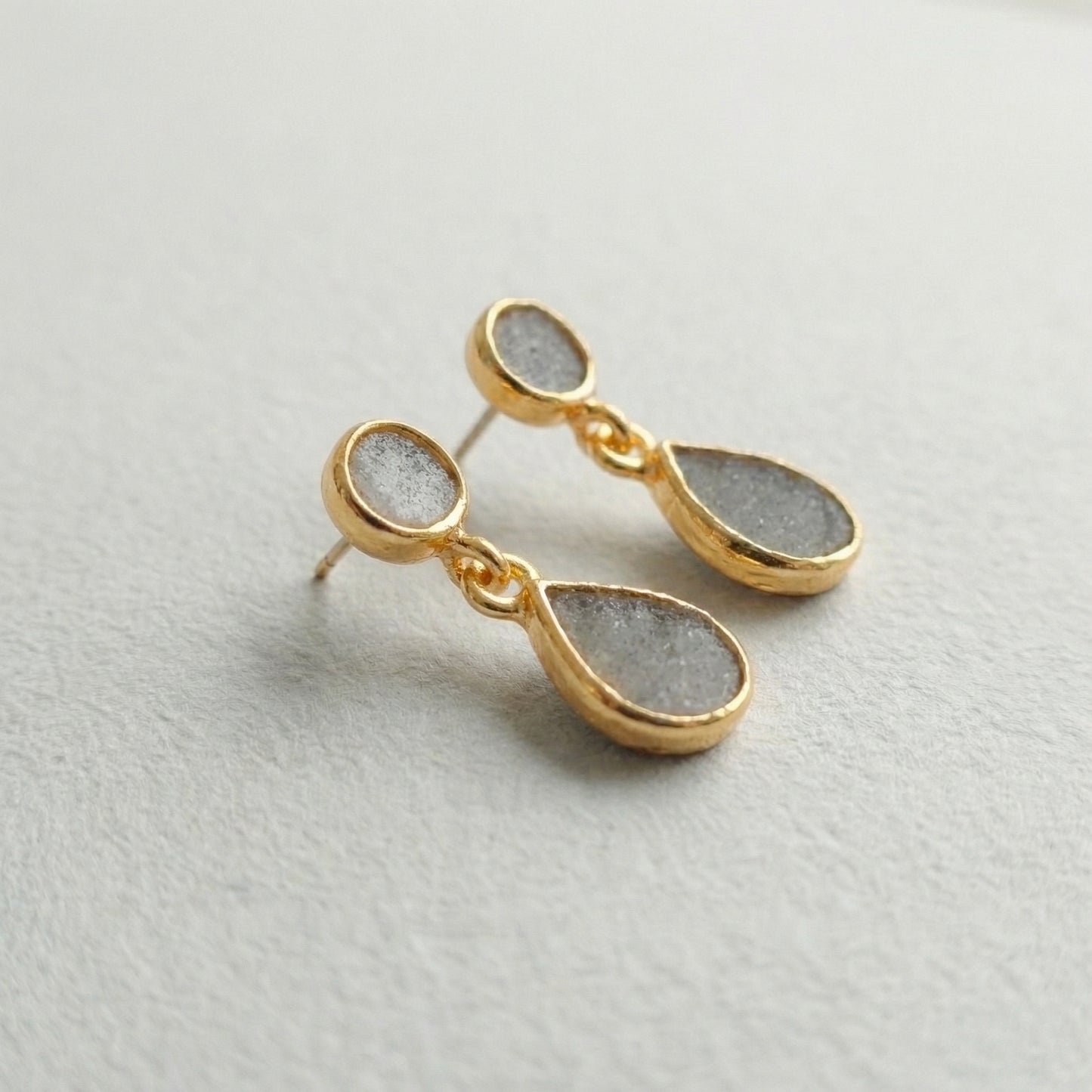 Gold earrings with cement teardrop shape