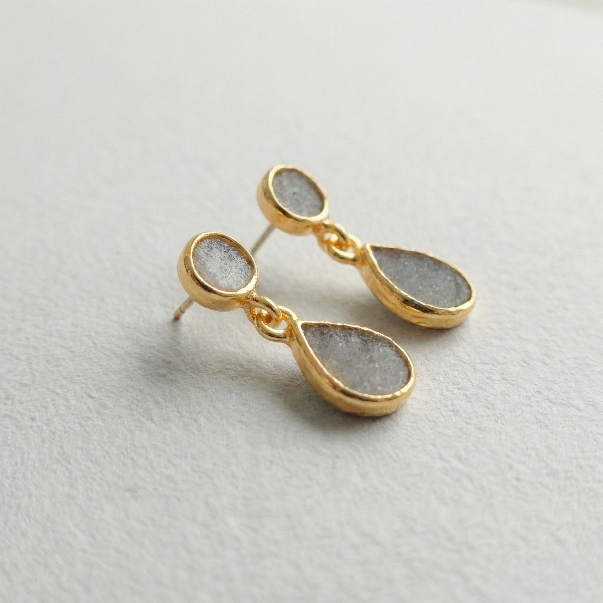 Gold earrings with cement teardrop shape